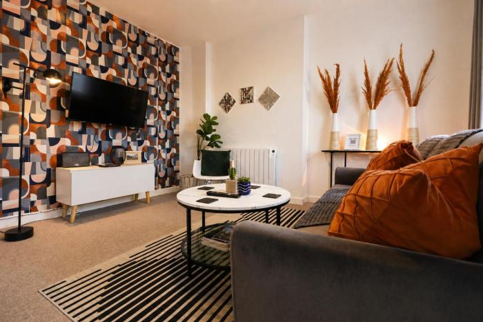Spacious 2BR Apartment Central Colchester Near Station Fast WIFI
