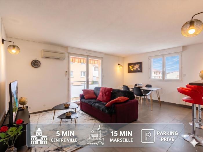 Airkeys Le Lilys - Idéal Famille & Groupe en Escapade Provence - Spacieux Lumineux & Calme - Parking Privé - 5min à pied du Centre Ville - Gare SNCF 5min - Marseille 15min - Calanques 20min - WIFI HD - Climatisation