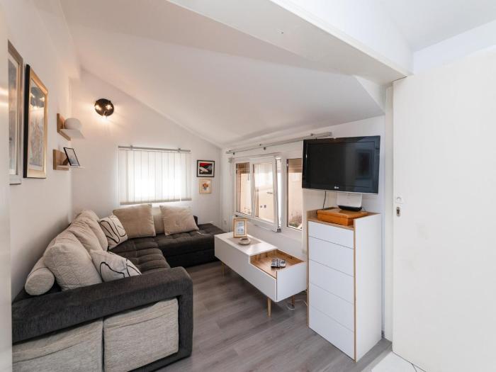 Apartments Roda - Comfort One Bedroom Apartment with Terrace Kate - ST