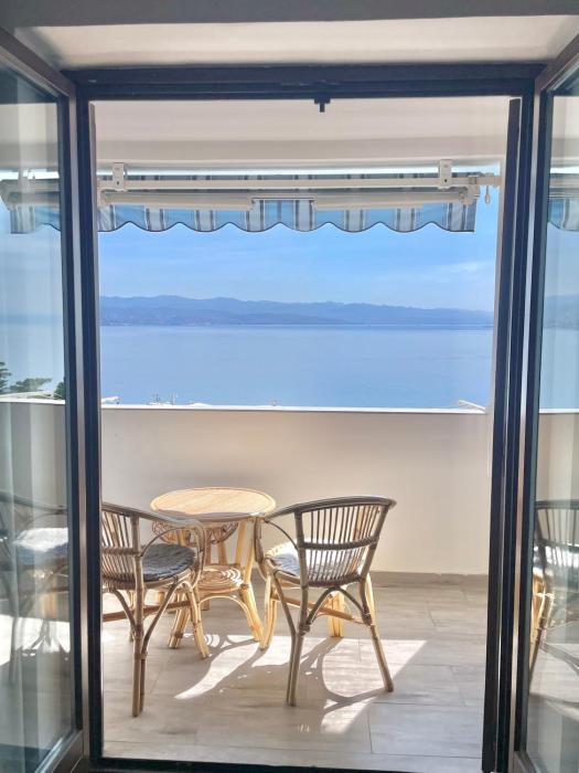 Blue wave view apartment