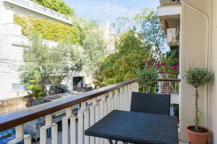 Lovely 1 Bd Apt with Balcony 10 min from Acropolis