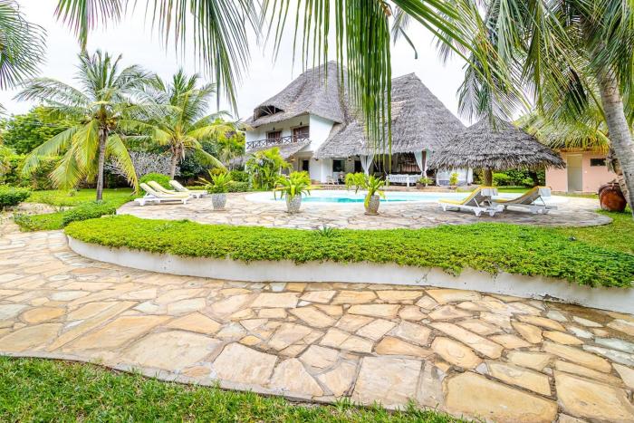 Amici Villa, next to Marine