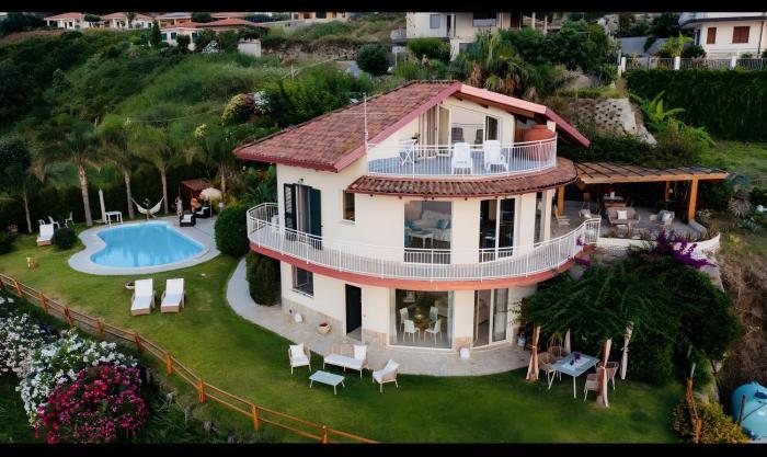 Villa Infinity