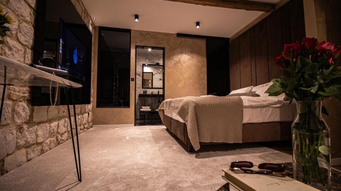 Carlina Amaris Suite