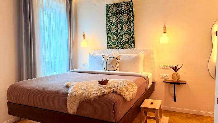 Central Bucharest Design Studios - Cozy, Modern and Steps from Piața Romană
