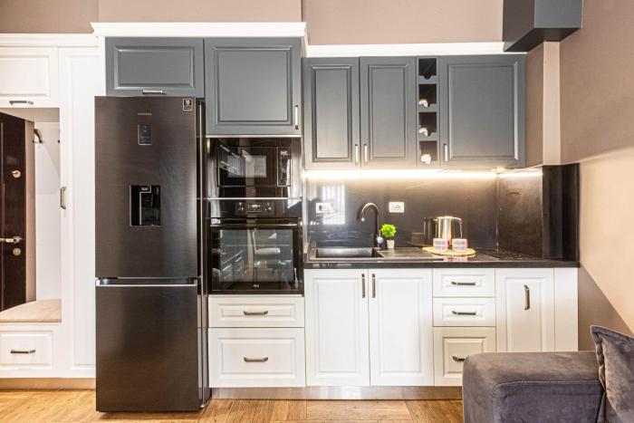 Brownie Luxury 3 Apartment with Balcony Full Kitchen 3 Min to Beach