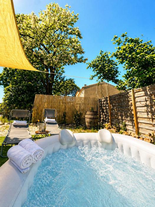 Bungalow jacuzzi & jardin privatif séjour détente au soleil