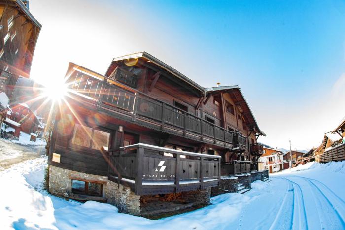 Atlas Ski - Bike Lodge, Catered Boutique Hotel in Central Morzine