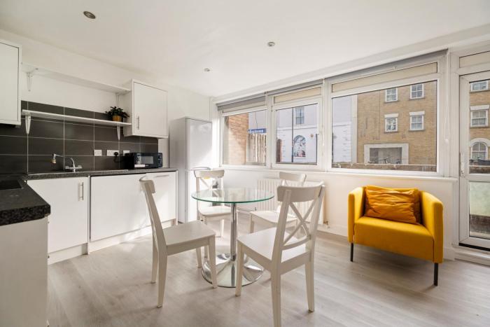 3 and 4 Bed Maisonettes Near Metro