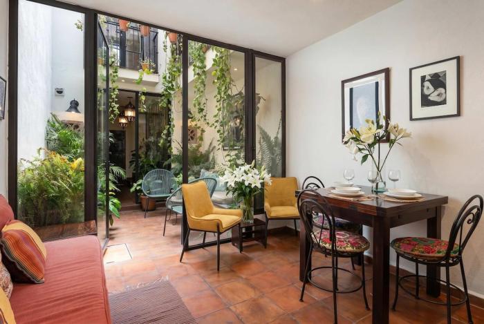Casa Laura, Architectural Gem with Rooftop Views