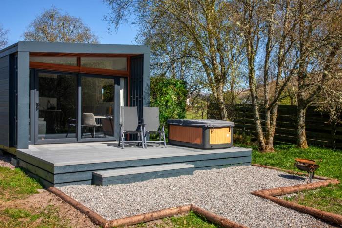 The Coo, Luxury glamping pod with hot tub, croft4glamping