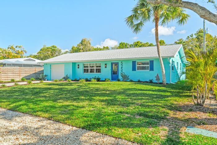 Walk to #1 Beach in US-Family 3BDR Retreat