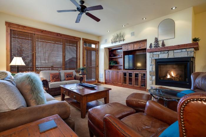 EL5203 - Emerald Lodge