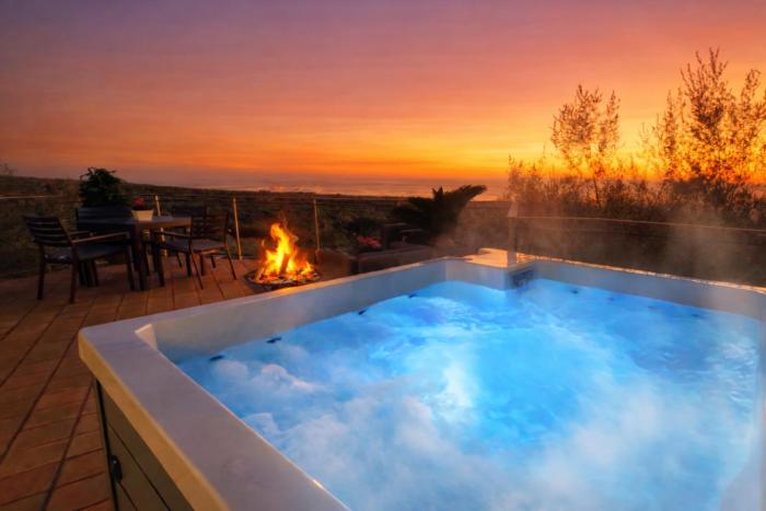 Etna Luxury Private heated jacuzzi & Infinity Pool - Rahal