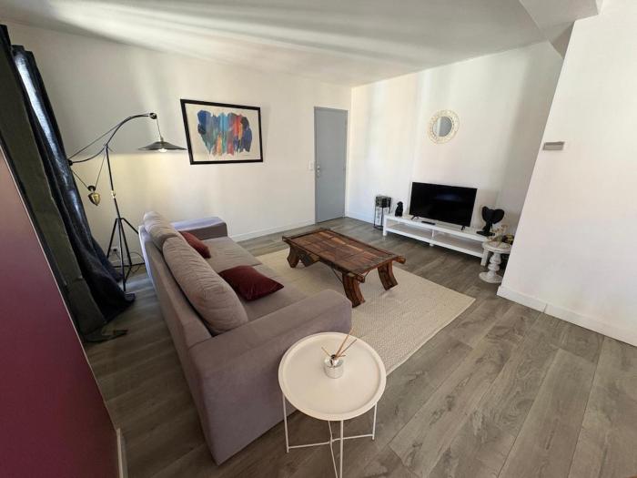 SUPERBE APPARTEMENT MEUBLE DE TOURISME BEZIERS Centre ville