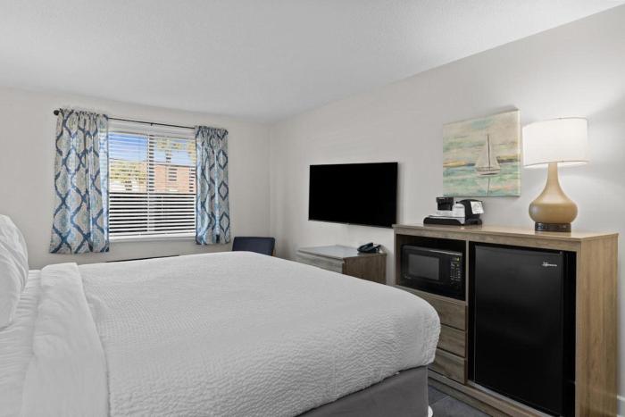 King Bed Close to Beach Resort View