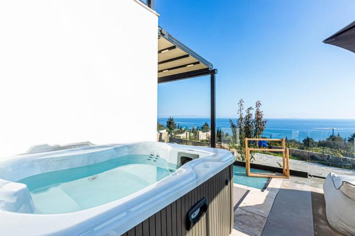 Monkey Luxury Villa, Dhermi Beach - Sea View, Jacuzzi, Free Parking and More