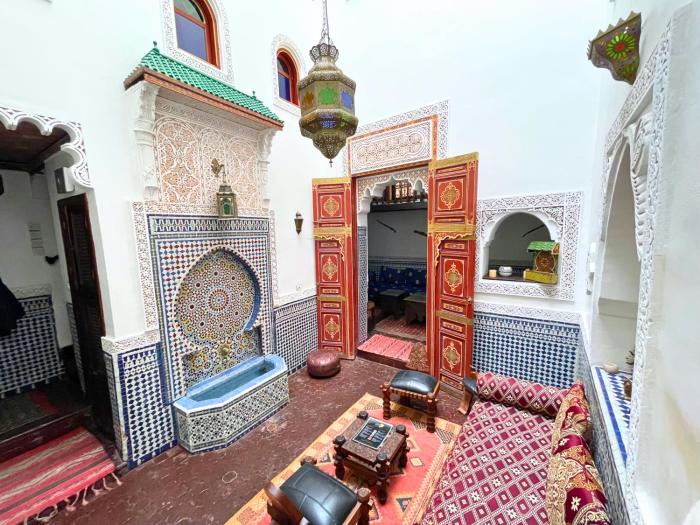 Évasion Authentique - Riad avec Suites - Wi-Fi & Climatisation - Terrasse avec vue panoramique sur la Médina