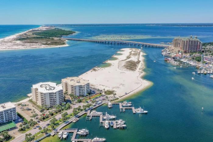 Pistachio Beach Townhouse | Steps to Destin Sand