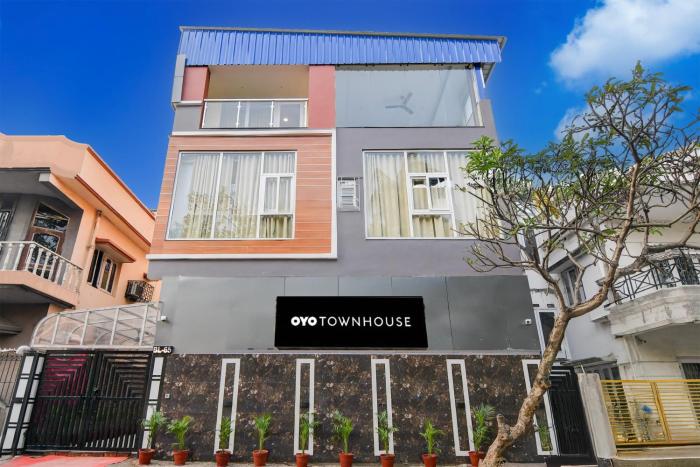 Super Townhouse HotelIn One