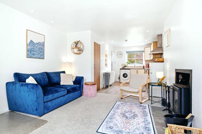 Elder Cottage - 2BR Coastal Home Garden & Parking