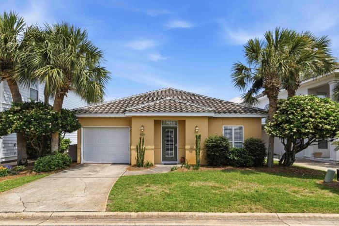 2 Bed 2 Bath Vacation home in Destin