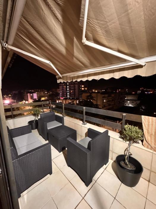 Central Point Apartment