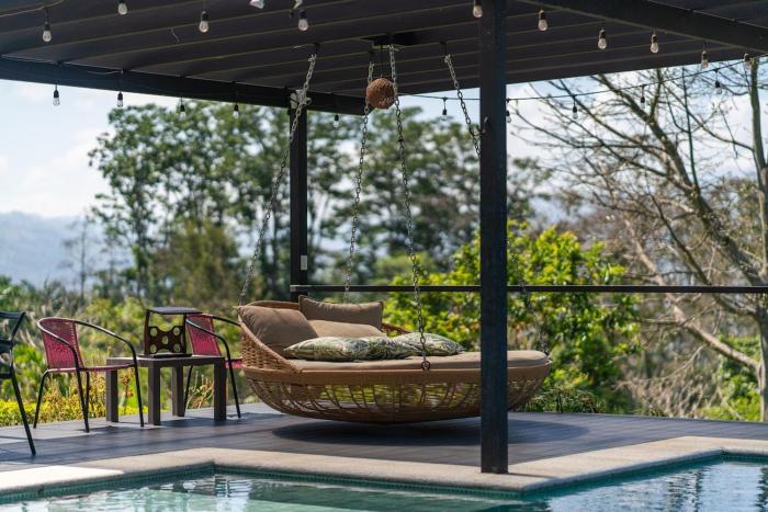 Villa 2 Pool Near Downtown Turrialba