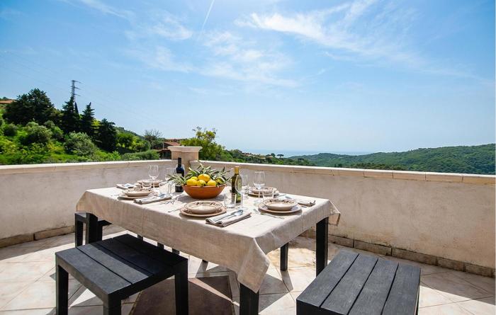 Awesome Home In Acquavella