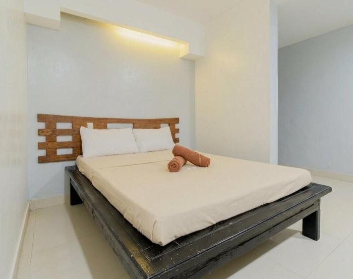 Alabaster Boutique Room
