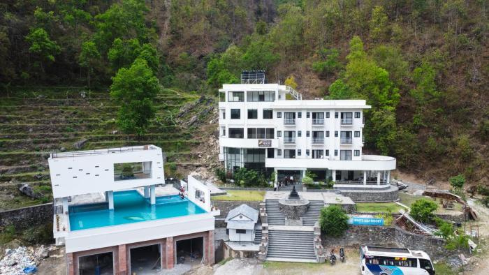 White Leaf Resort - Green River View Resort
