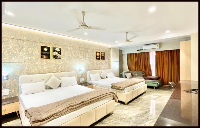 NEAR MAHAKAAL TEMPLE M SRI HOTEL Near Neelkantha Dwar And Railway Station ,Room Air Conditioned , Wifi , Lift And Free Parking ,BEST FAMILY HOTEL IN UJJAIN