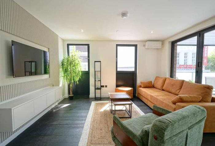 The Cut Luxury 2 Bed Apartment with Balcony