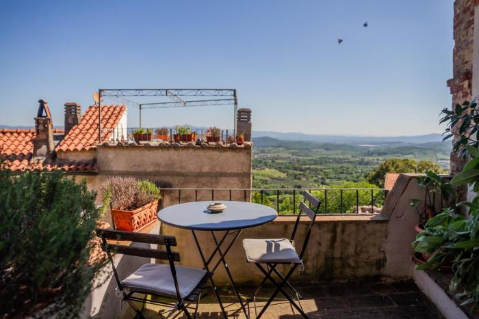 The Nest, Hamlet In Tuscany