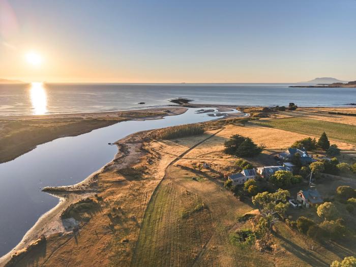 Heritage Blacksmiths Cottage - Lisdillon - Waterfront