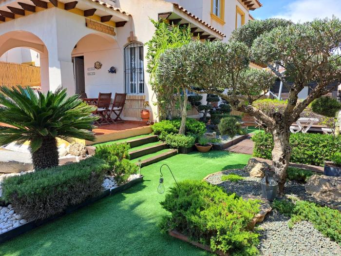 Casa en El Pinet con jardín
