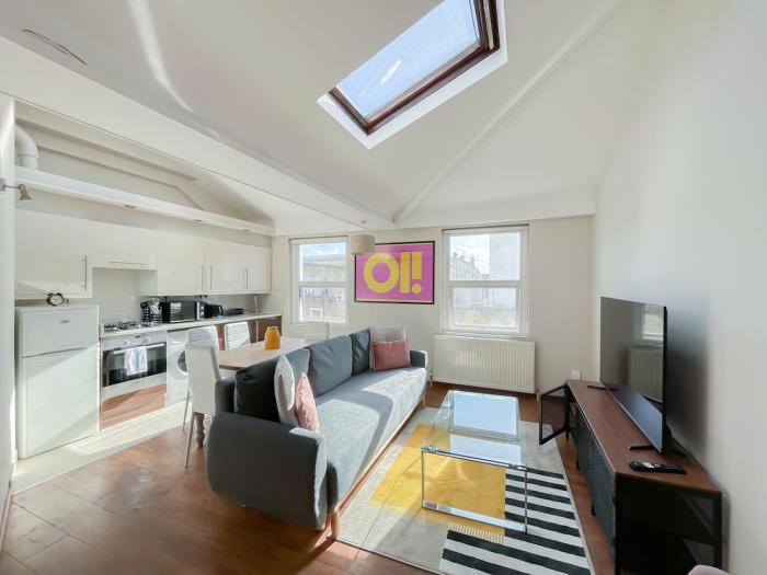 Stylish Camden Apartment C12
