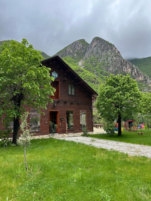 Bujtina Alpine Vanat