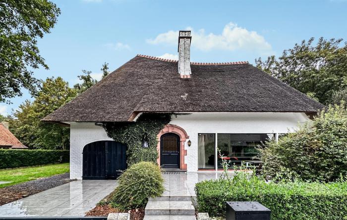 Stunning Home In Oostduinkerke With Wifi