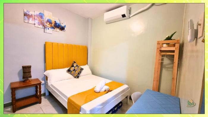 2BR with Breakfast, Furnished Inn, 4-Min from Airport, Free Parking - Richkizz