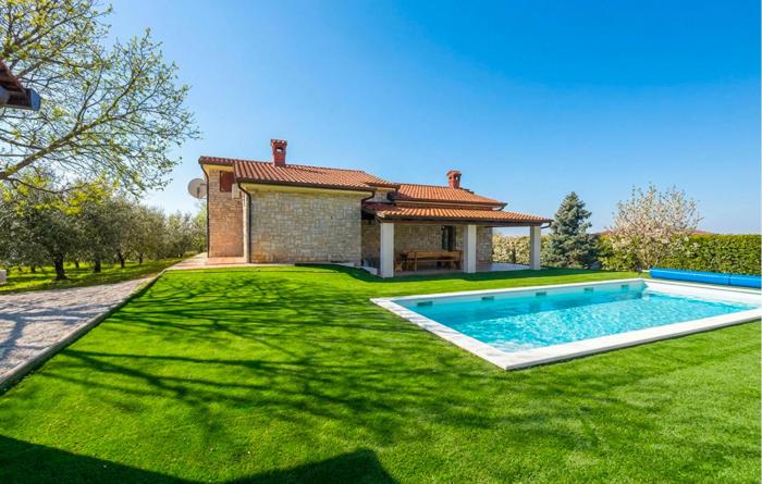 Gorgeous Home In Kastelir
