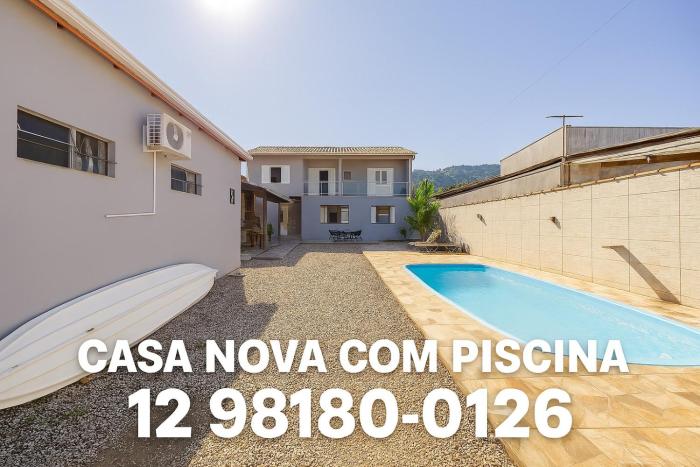 Casa de 4 suites com piscina, próxima a praias e do centro de Ubatuba