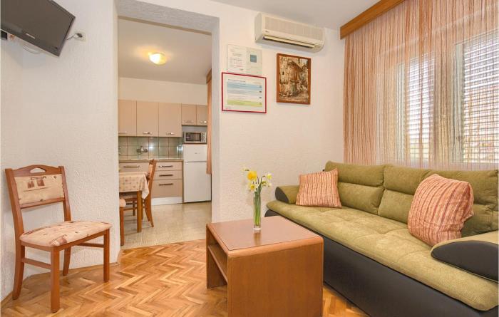 1 Bedroom Awesome Apartment In Pula