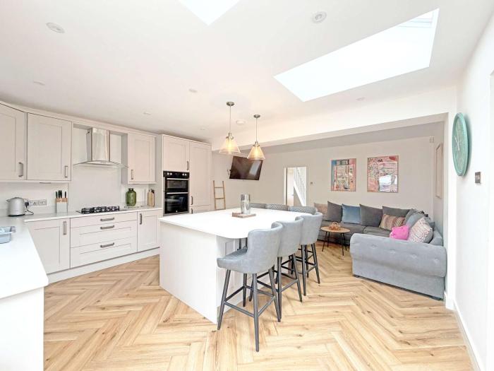 The Green - Stylish Home Sleeps 6 with Parking