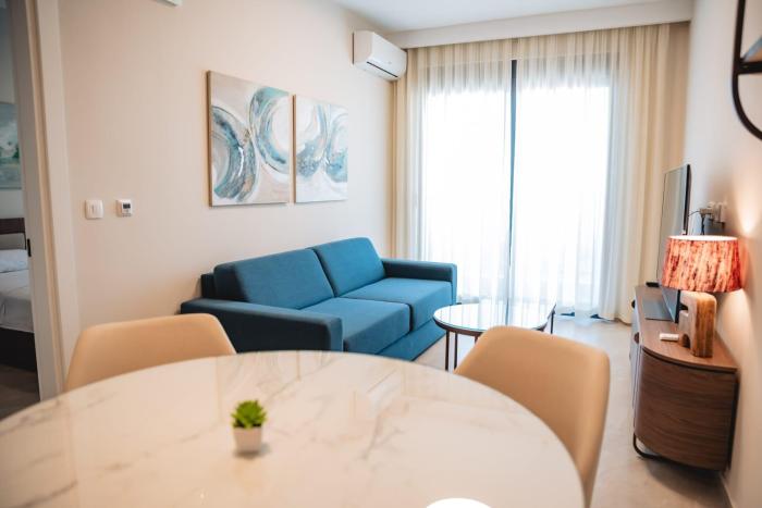 1bd Luxury Waterfront Apartment with Shared Rooftop Pool