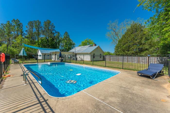 Private Pool and 3BR Family Fun Home with Gazebo