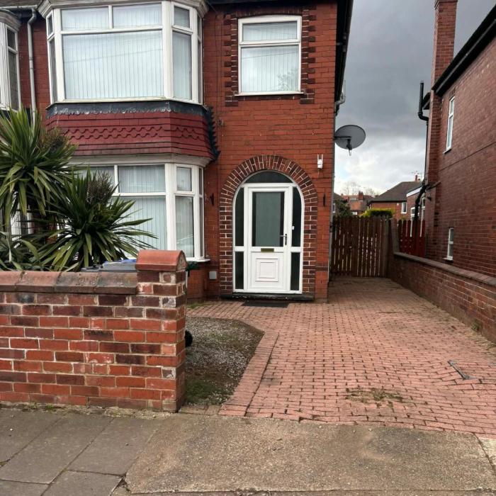 Cosy 3 Bed house with garden 5 min walk from Doncaster Racecourse