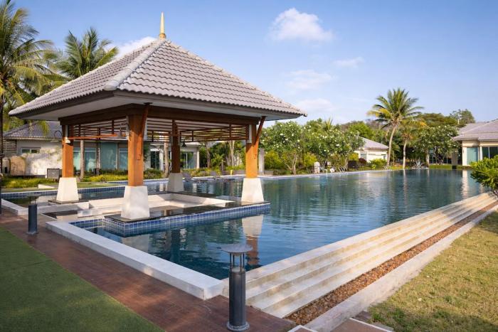 Rayong Pool Villa Near Mae Ramphueng Beach