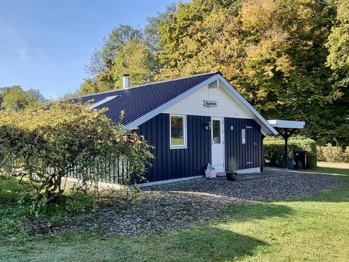 Ferienhaus-zwischen-Wald-und-Meer-mit-Sauna-und-Kamin