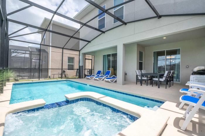 Luxury 6BR Resort Home - Pool Hot Tub & BBQ - Near Disney